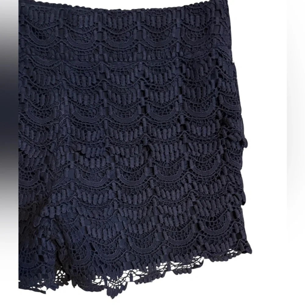 LOFT Riviera Navy Lace Scalloped Shorts Size 4 Feminine - Picture 5 of 6